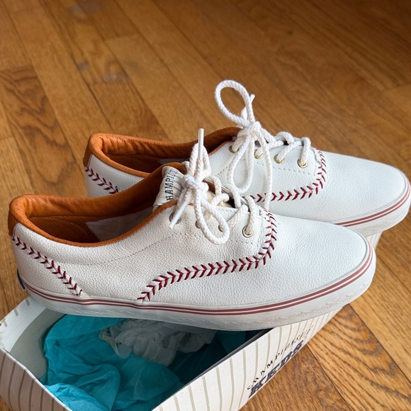 Keds Baseball White Sneakers with Red Stitching! Size 6 PERFECT for Baseball fan - Picture 2 of 8